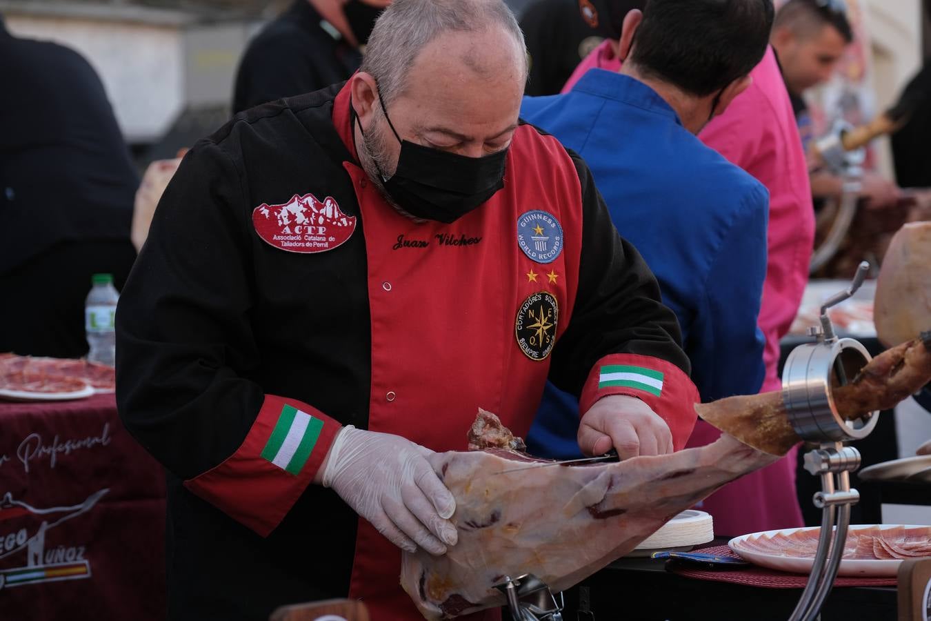 150 cortadores de jamón altruistas para que ningún niño se quede sin juguete en San Fernando