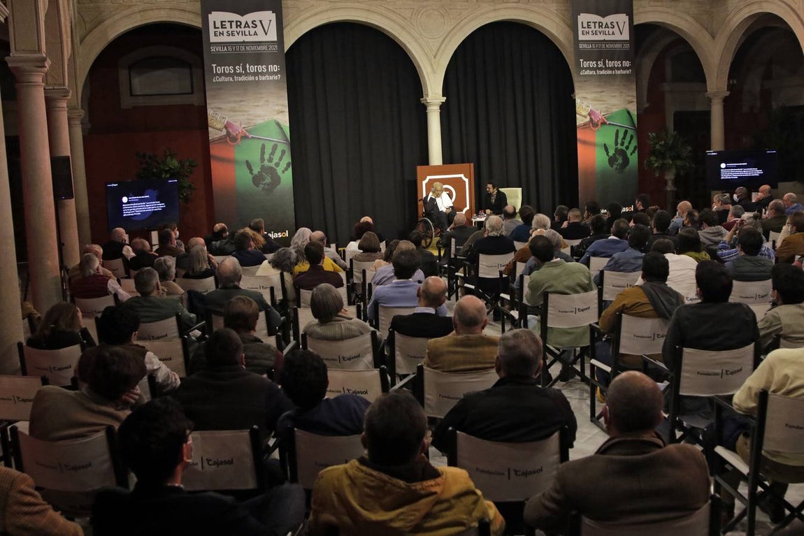 En imágenes, &#039;Toros sí, toros no: ¿cultura, tradición o barbarie?&#039; en el ciclo &#039;Letras de Sevilla&#039;