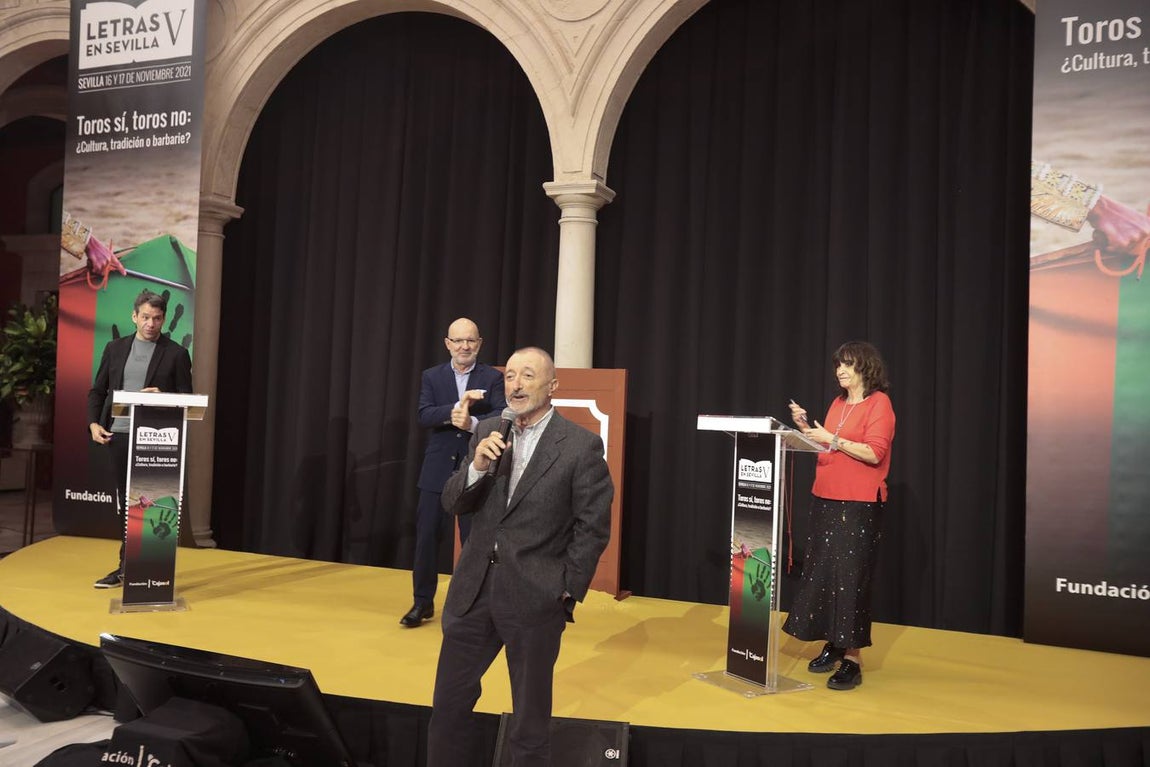 En imágenes, &#039;Toros sí, toros no: ¿cultura, tradición o barbarie?&#039; en el ciclo &#039;Letras de Sevilla&#039;