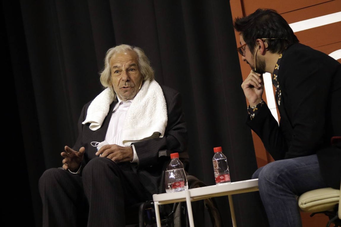 En imágenes, &#039;Toros sí, toros no: ¿cultura, tradición o barbarie?&#039; en el ciclo &#039;Letras de Sevilla&#039;