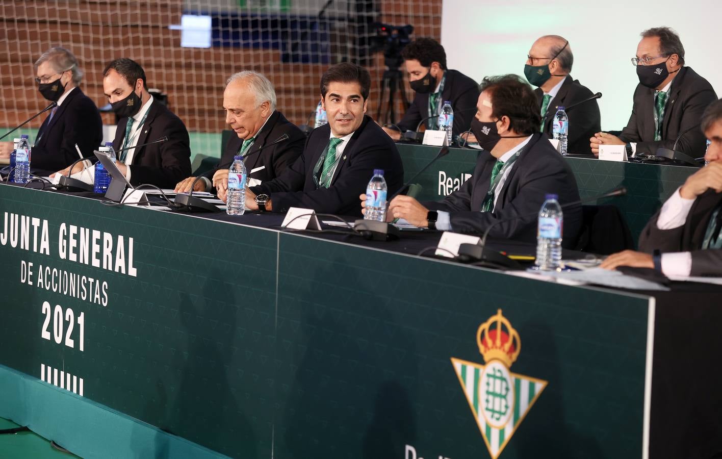 En imágenes, la junta general de accionistas del Real Betis Balompié