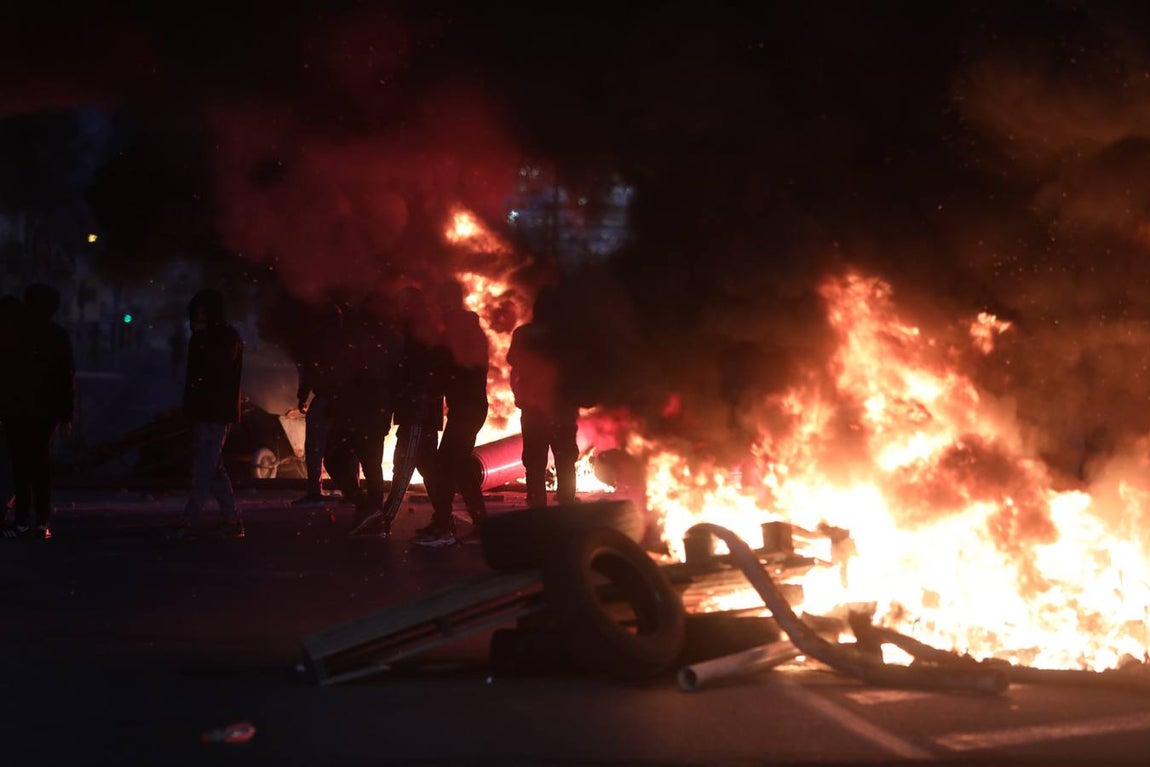 Fotos: La Policía actúa en la protesta del Metal en Cádiz