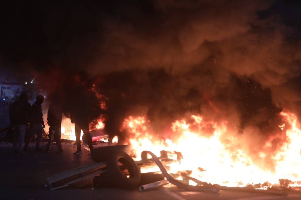 Fotos: La Policía actúa en la protesta del Metal en Cádiz