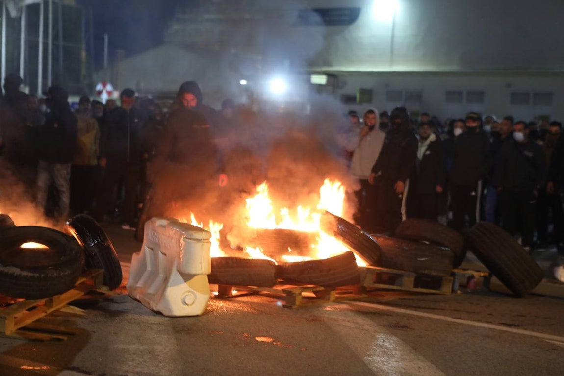 Fotos: La Policía actúa en la protesta del Metal en Cádiz