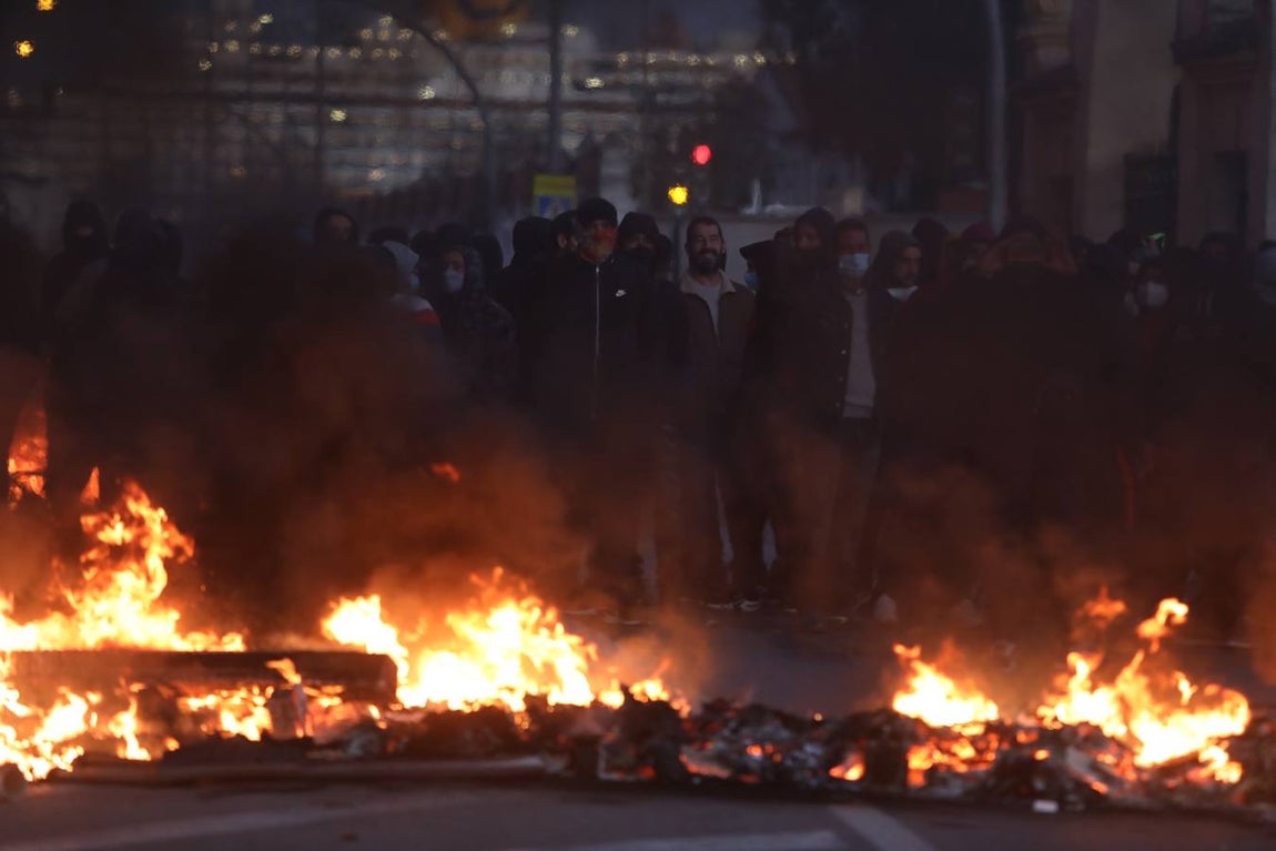 Fotos: La Policía actúa en la protesta del Metal en Cádiz