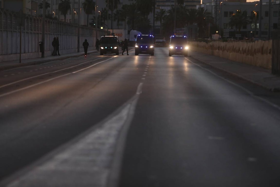 Fotos: La Policía actúa en la protesta del Metal en Cádiz