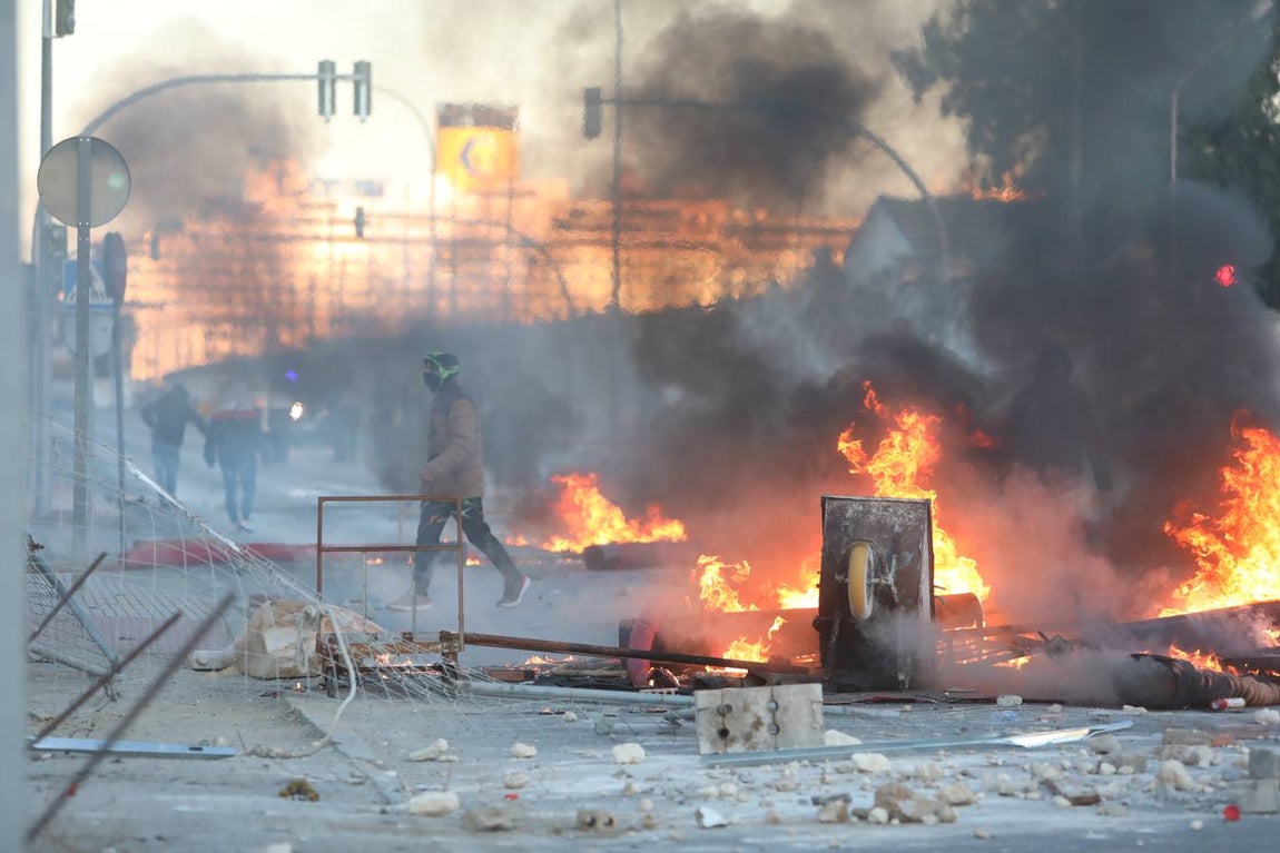 Fotos: La Policía actúa en la protesta del Metal en Cádiz