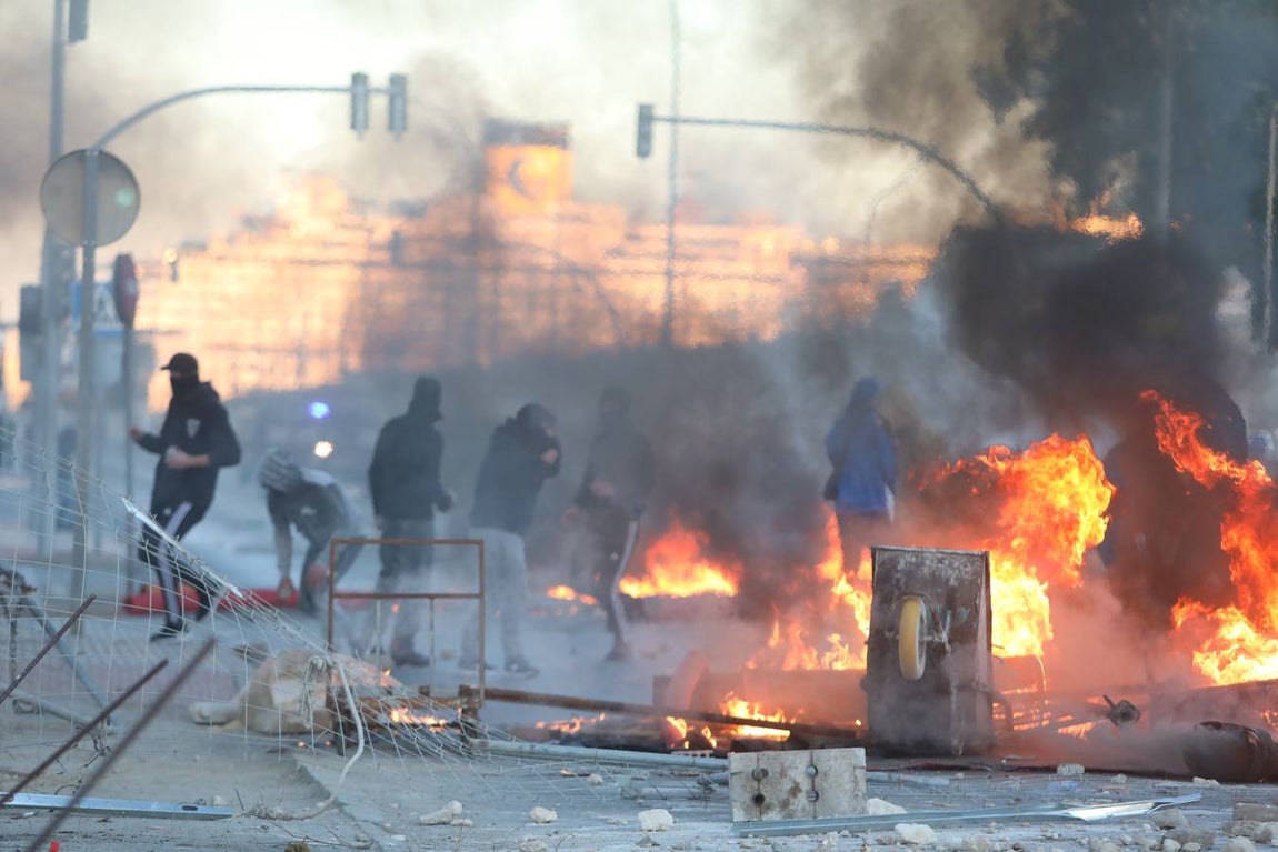 Fotos: La Policía actúa en la protesta del Metal en Cádiz