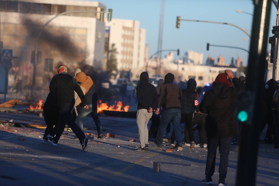 Fotos: La Policía actúa en la protesta del Metal en Cádiz