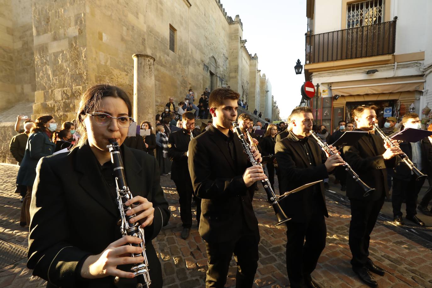 La procesión de San Acisclo y Santa Victoria, patronos de Córdoba, en imágenes