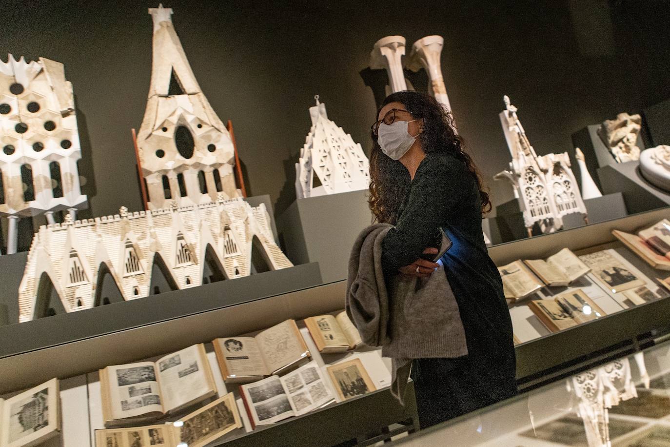 Yesos y maquetas de la Sagrada Familia se concentran en el último tramo de la exposición y de la vida de Gaudí. 