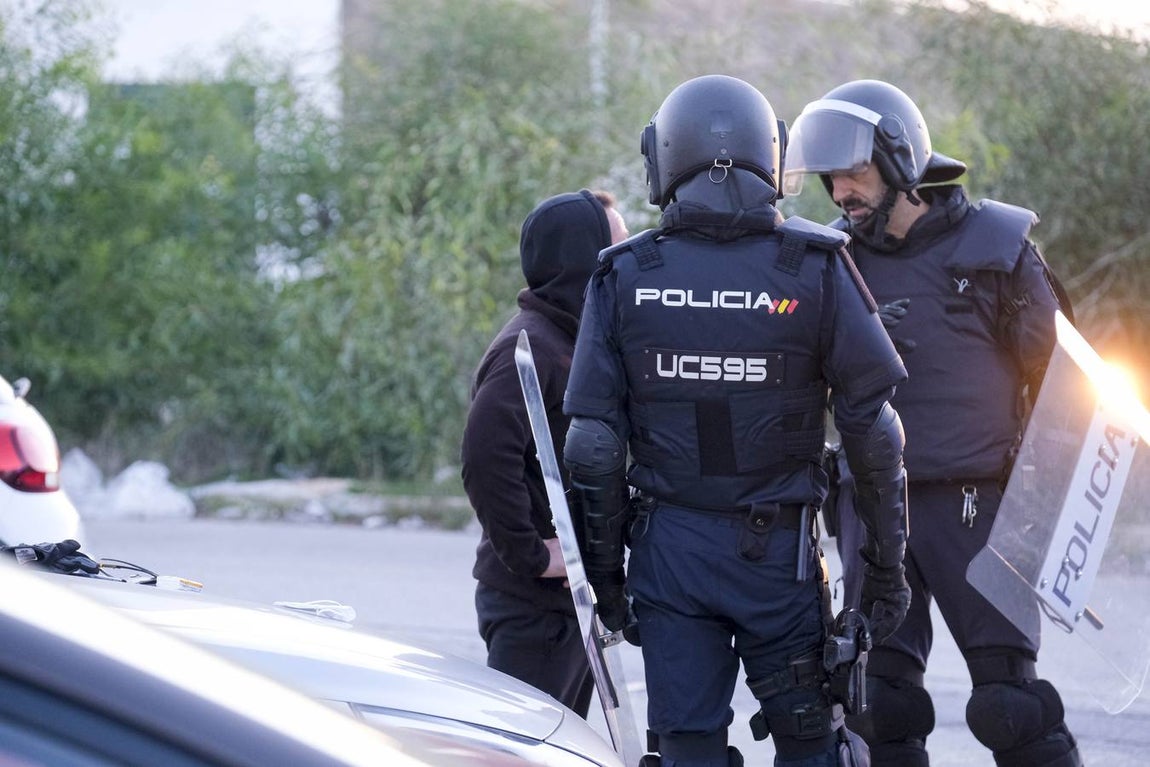 Fotos: La Policía impide que la huelga del Metal corte el puente Carranza en Cádiz
