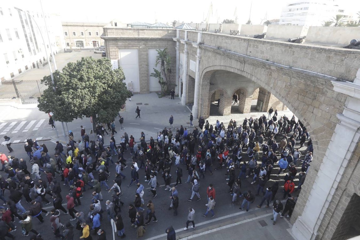 FOTOS: La huelga del Metal del jueves siembra el caos circulatorio en Cádiz por el movimiento de los piquetes