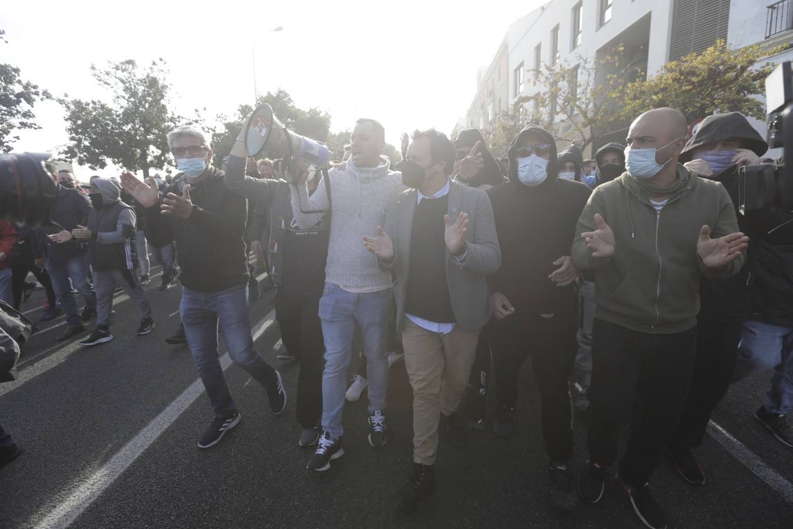 FOTOS: La huelga del Metal del jueves siembra el caos circulatorio en Cádiz por el movimiento de los piquetes