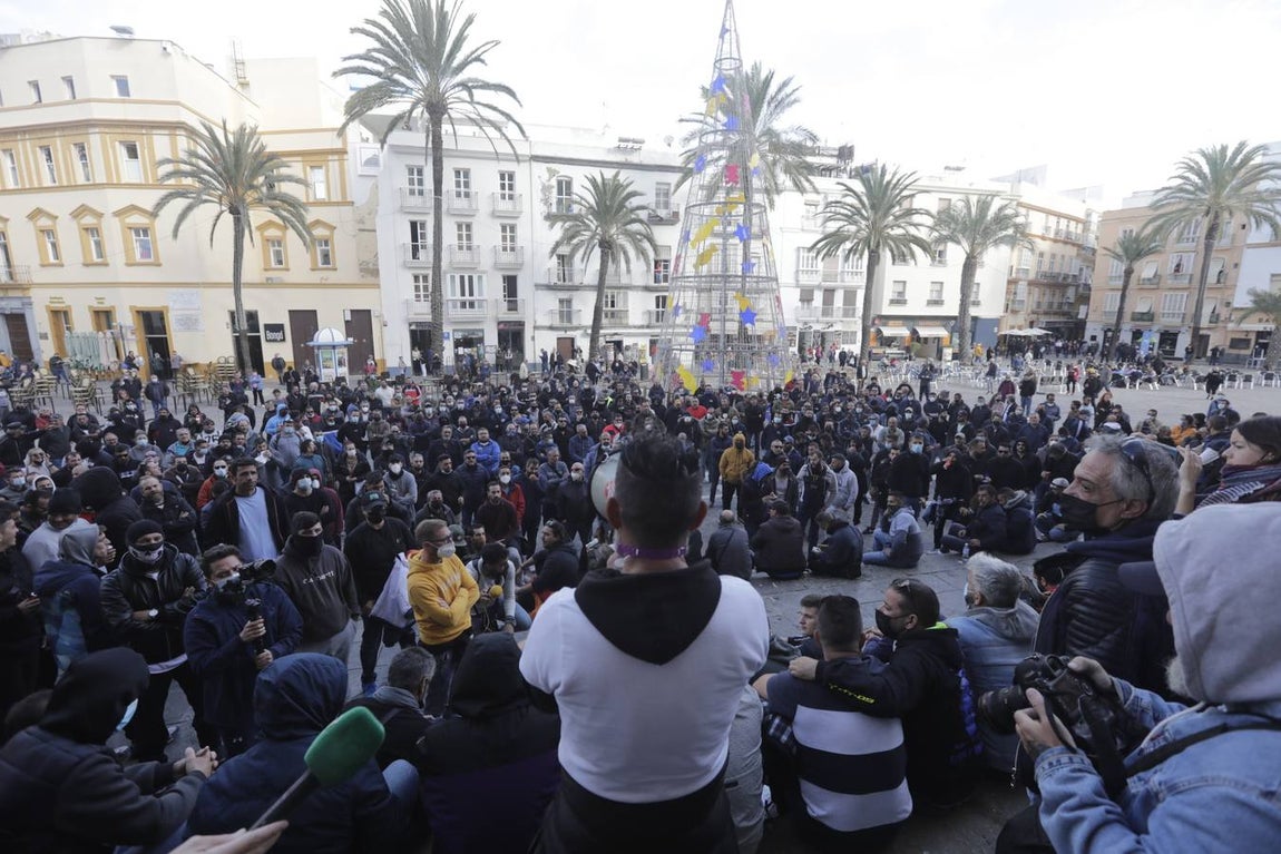 FOTOS: La huelga del Metal del jueves siembra el caos circulatorio en Cádiz por el movimiento de los piquetes