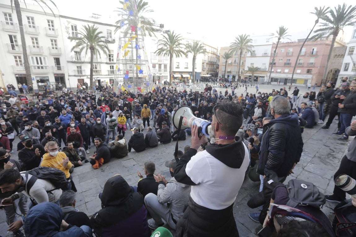 FOTOS: La huelga del Metal del jueves siembra el caos circulatorio en Cádiz por el movimiento de los piquetes