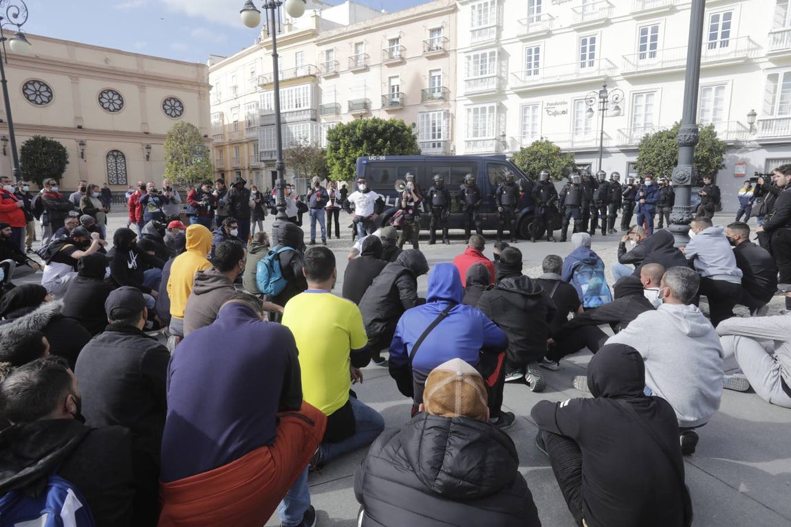 FOTOS: La huelga del Metal del jueves siembra el caos circulatorio en Cádiz por el movimiento de los piquetes
