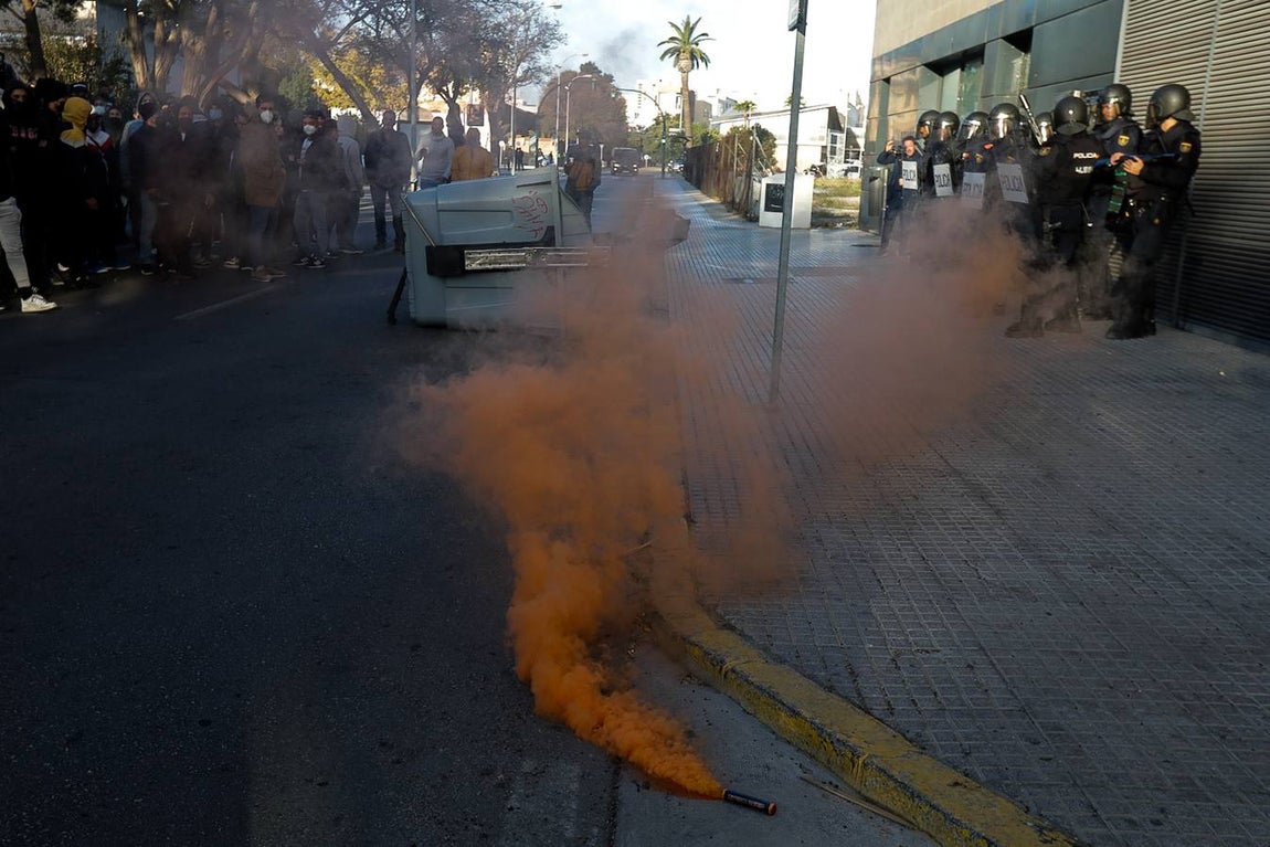 FOTOS: La huelga del Metal del jueves siembra el caos circulatorio en Cádiz por el movimiento de los piquetes