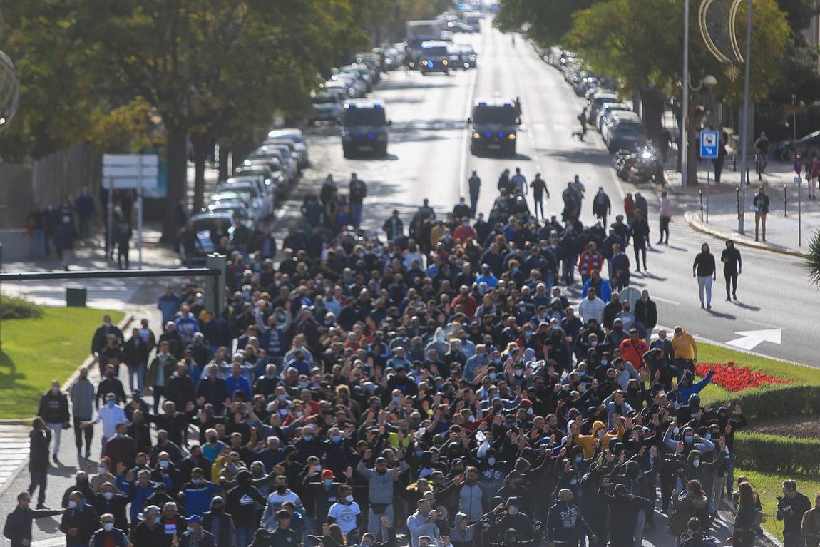 FOTOS: La huelga del Metal del jueves siembra el caos circulatorio en Cádiz por el movimiento de los piquetes