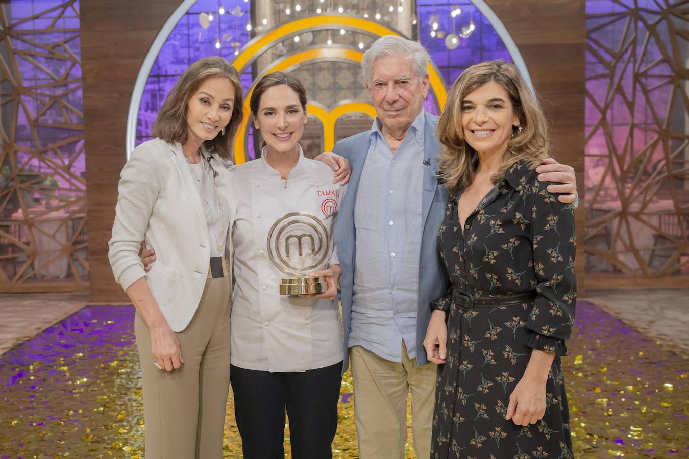 Ganadora de 'MasterChef' en 2019. Isabel Preysler, Tamara Falcó, Mario Vargas Llosa y Xandra Falcó, tras ganar 'MasterChef Celebrity' en 2019