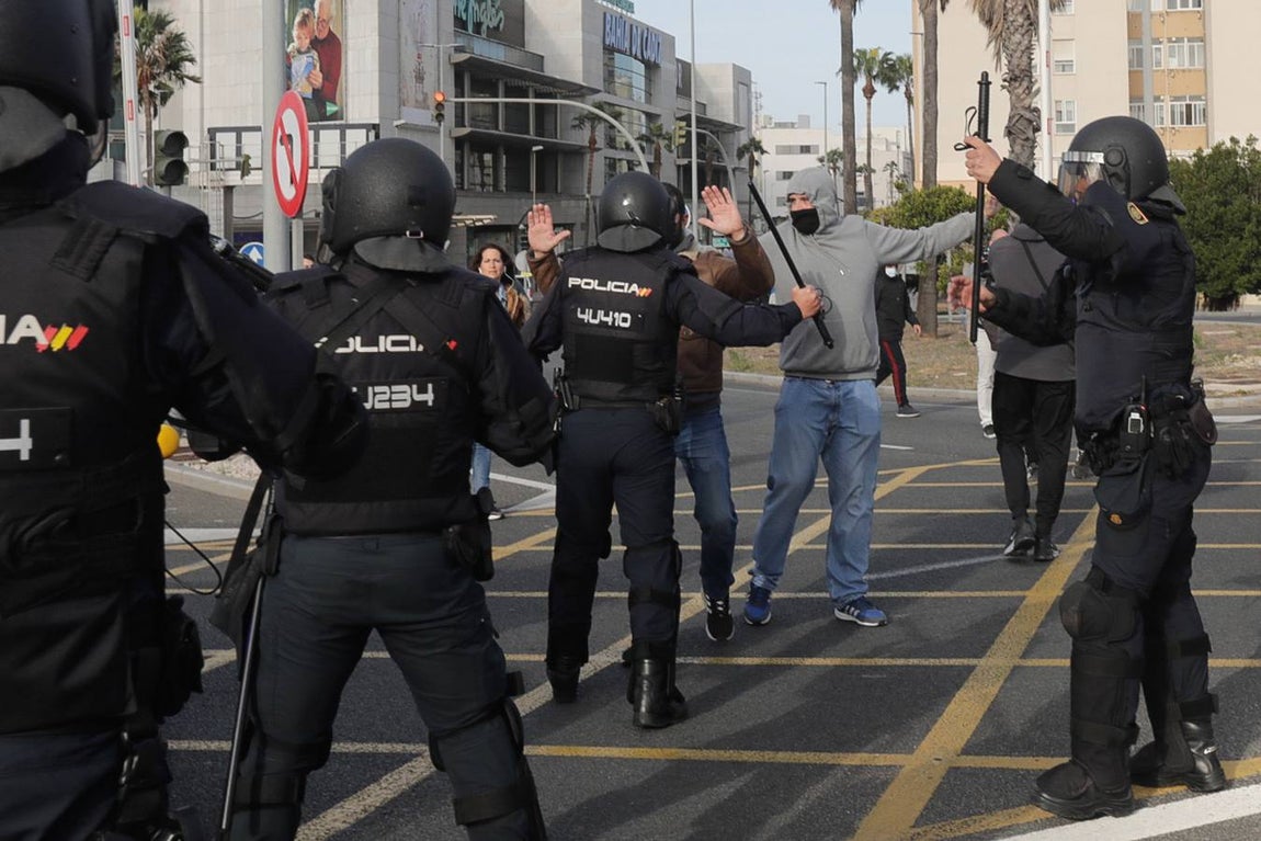 Cuarto día de altercados en Cádiz por la huelga del metal