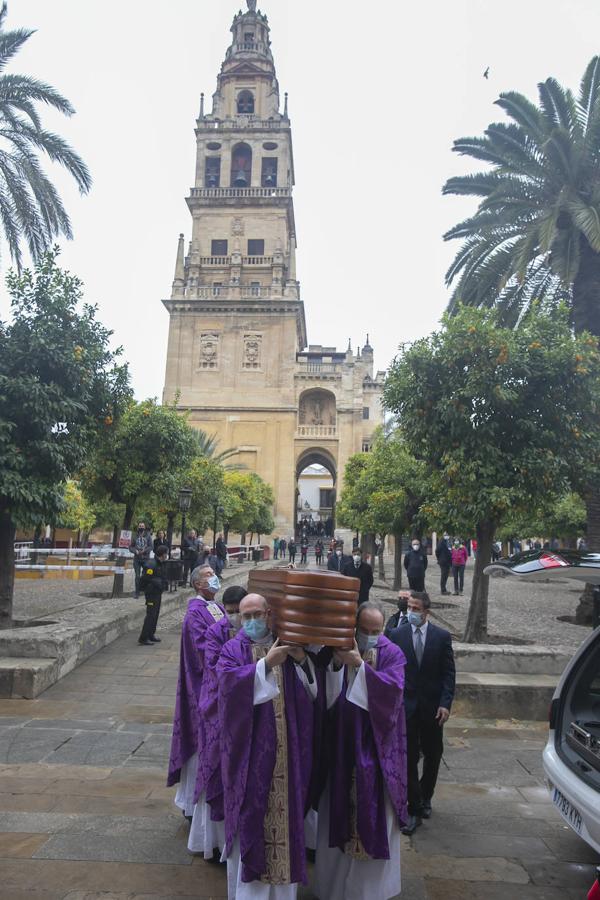 El funeral de Manuel Nieto Cumplido en la Catedral de Córdoba, en imágenes