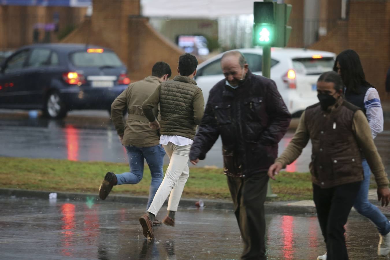 Intensa tormenta que ha descargado en Sevilla a partir de las cuatro de la tarde