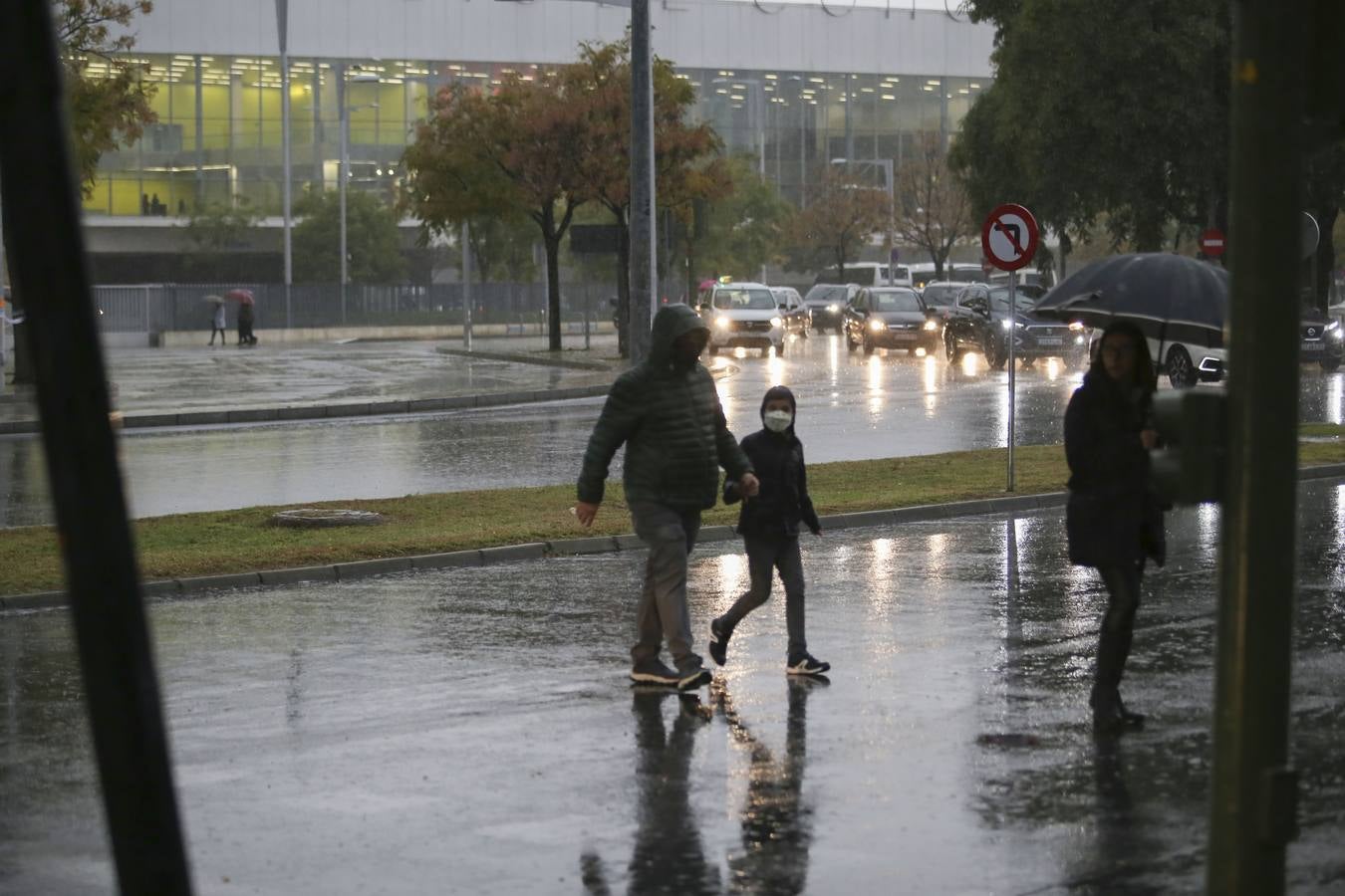 Intensa tormenta que ha descargado en Sevilla a partir de las cuatro de la tarde