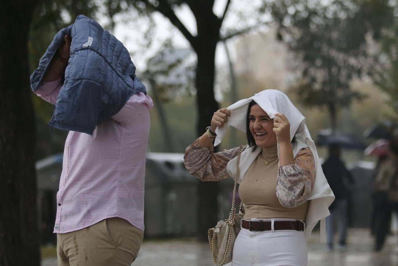 Intensa tormenta que ha descargado en Sevilla a partir de las cuatro de la tarde