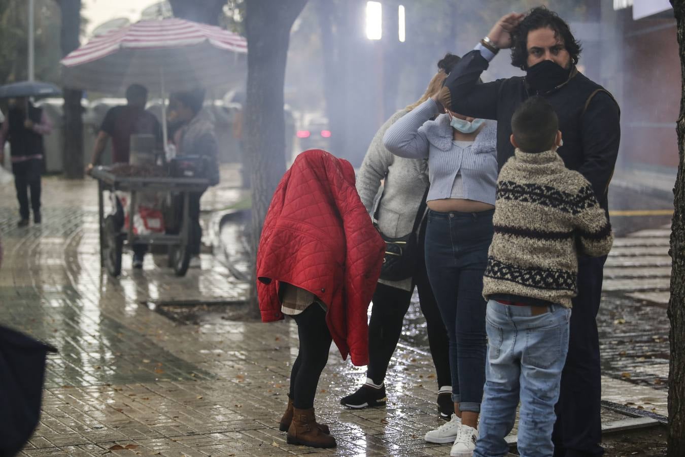 Intensa tormenta que ha descargado en Sevilla a partir de las cuatro de la tarde