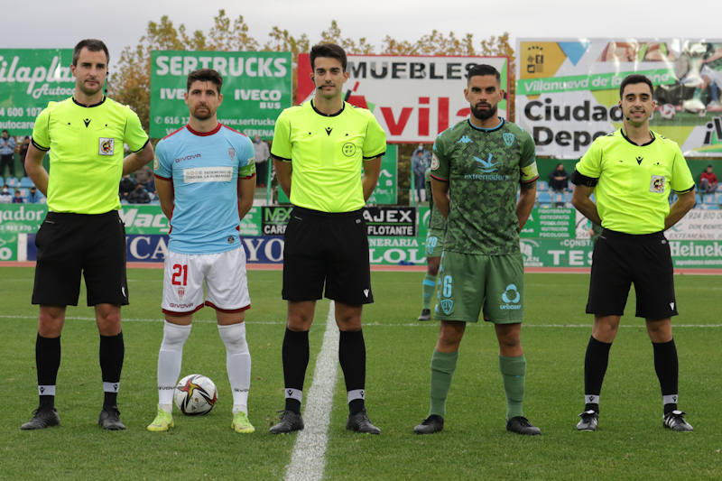 La decepción en el Córdoba CF tras caer ante el Villanovense, en imágenes