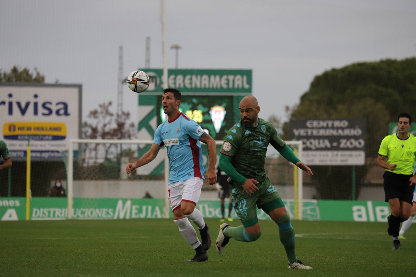 La decepción en el Córdoba CF tras caer ante el Villanovense, en imágenes