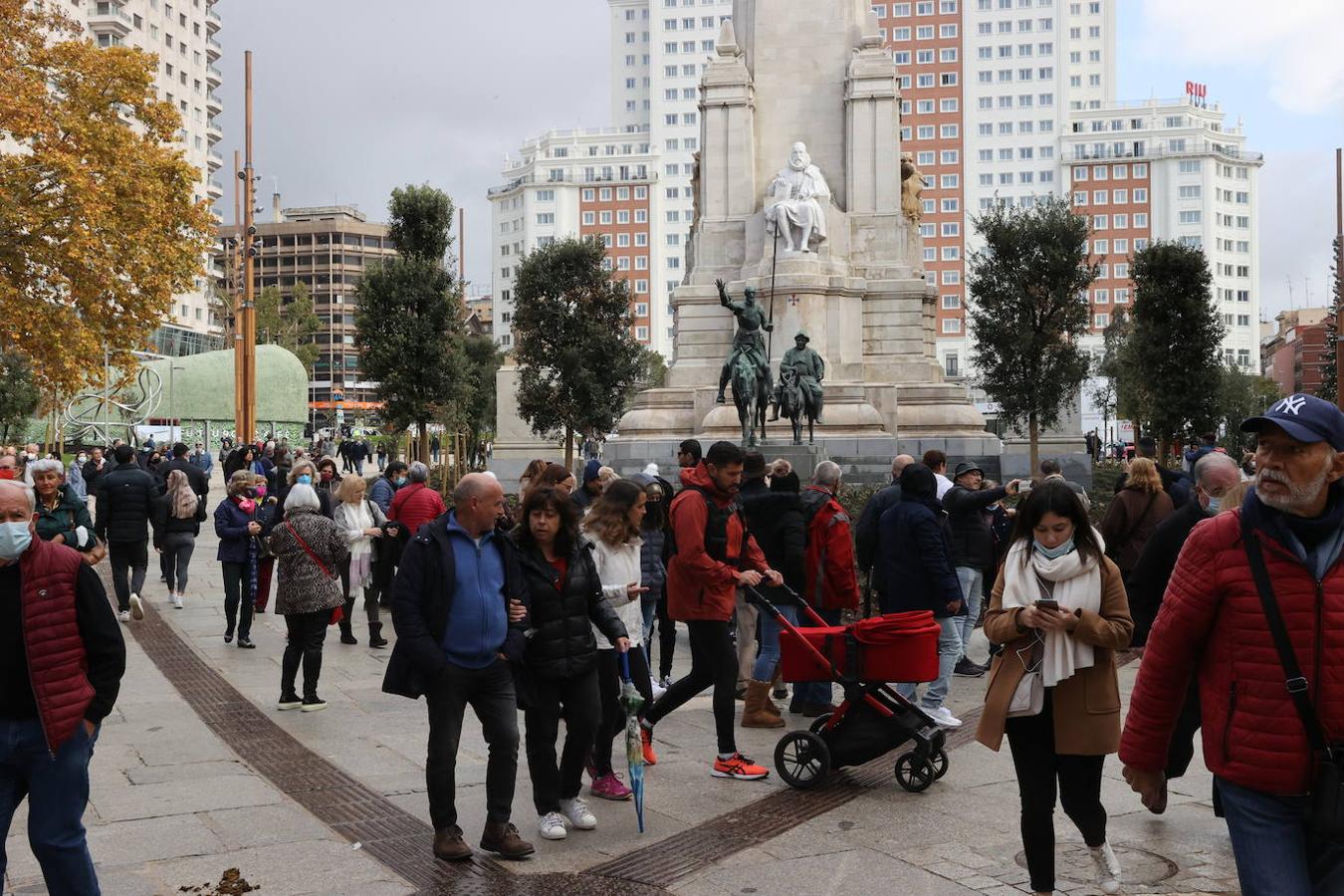 Vacía desde hace más de dos años, la plaza ha vuelto a acoger el bullicio y el gentío que antes de la reforma registraba.. 