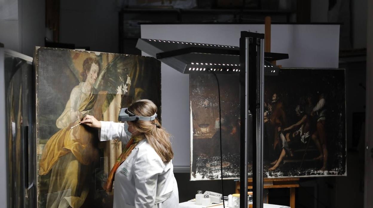 Así trabajan los restauradores del Museo de Bellas Artes de Córdoba, en imágenes