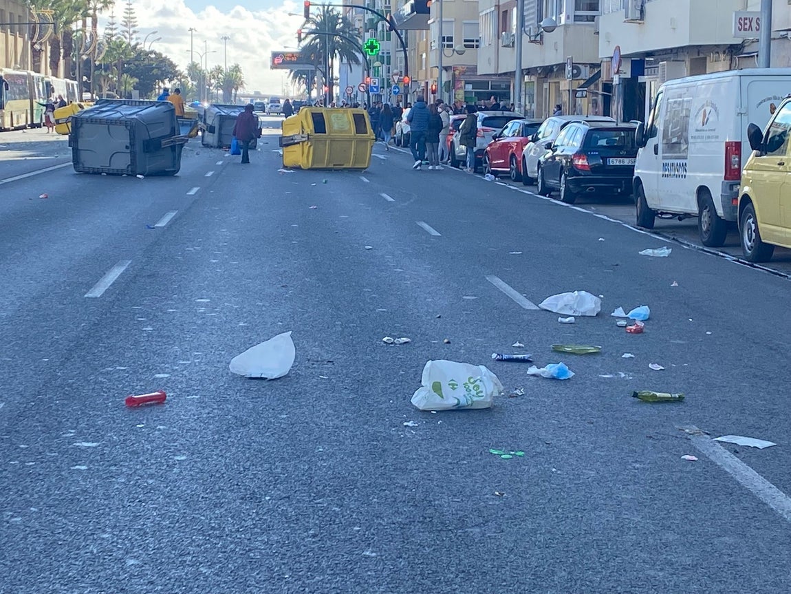 Fotos: Así ha sido la carga policial en la Avenida de Cádiz tras la manifestación de los trabajadores del Metal