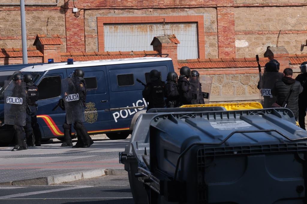 Fotos: Así ha sido la carga policial en la Avenida de Cádiz tras la manifestación de los trabajadores del Metal