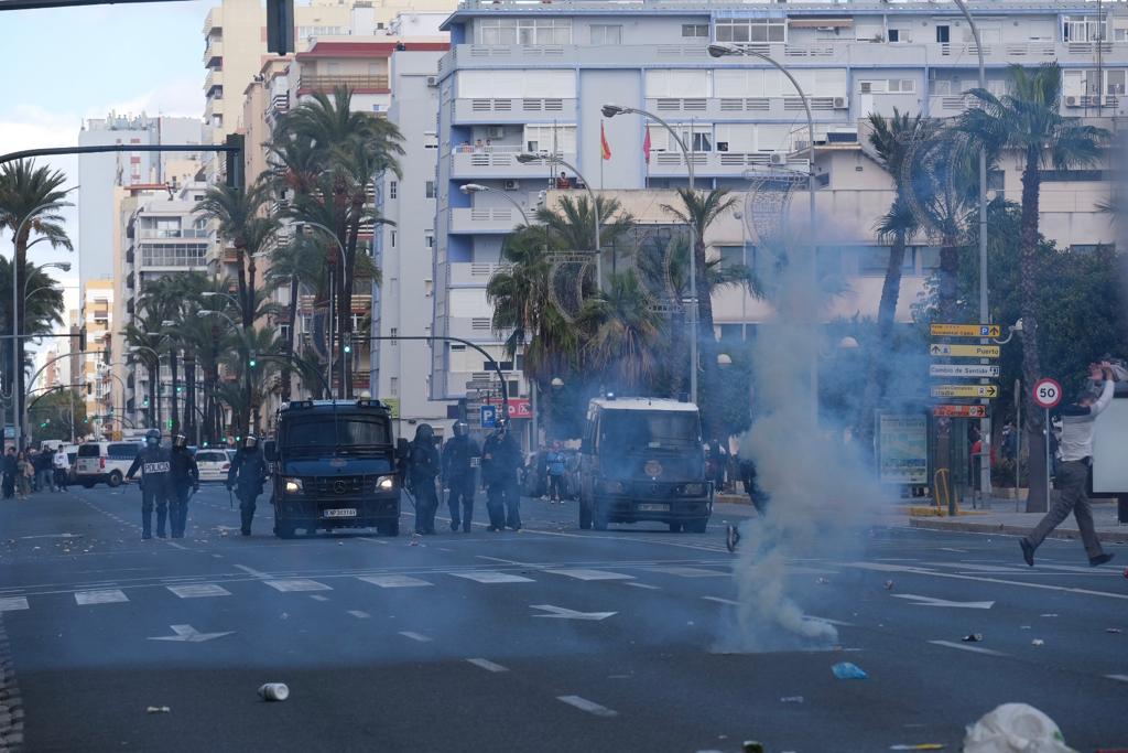 Fotos: Así ha sido la carga policial en la Avenida de Cádiz tras la manifestación de los trabajadores del Metal