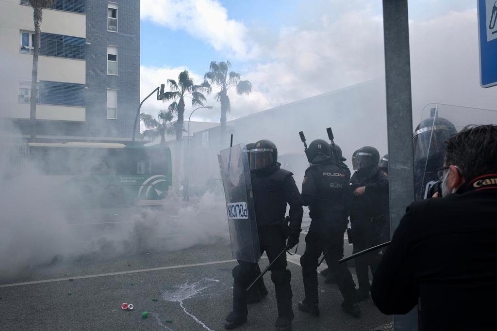 Fotos: Así ha sido la carga policial en la Avenida de Cádiz tras la manifestación de los trabajadores del Metal