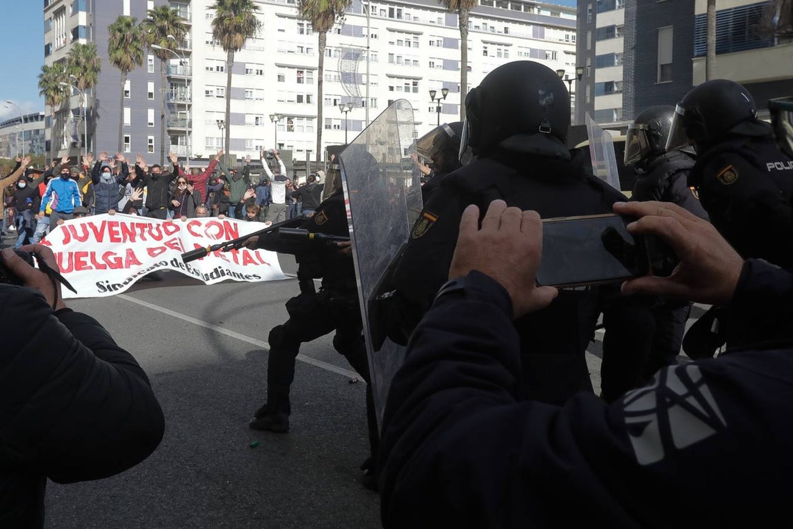 FOTOS: Huelga del Metal el 23-N, un día muy triste para Cádiz y su Bahía