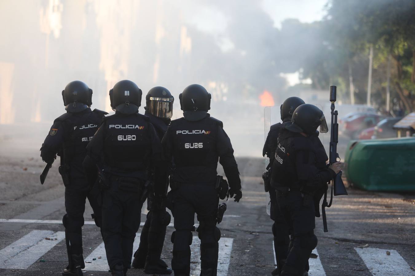 Fotos: lanzamiento de objetos y cargas policiales en el Río San Pedro