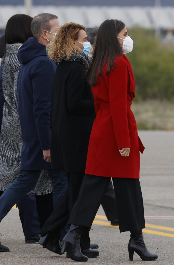 Rojo y negro, un combo infalible. Pero si hubo un protagonista en su conjunto fue el abrigo rojo. Un modelo con grandes solapas y cinturón firmado por Hugo Boss que estrenó hace seis años y con el que se ha dejado ver en más de una ocasión. Se trataba del diseño Catifa, pertenecie a la colección otoño-invierno de 2015,