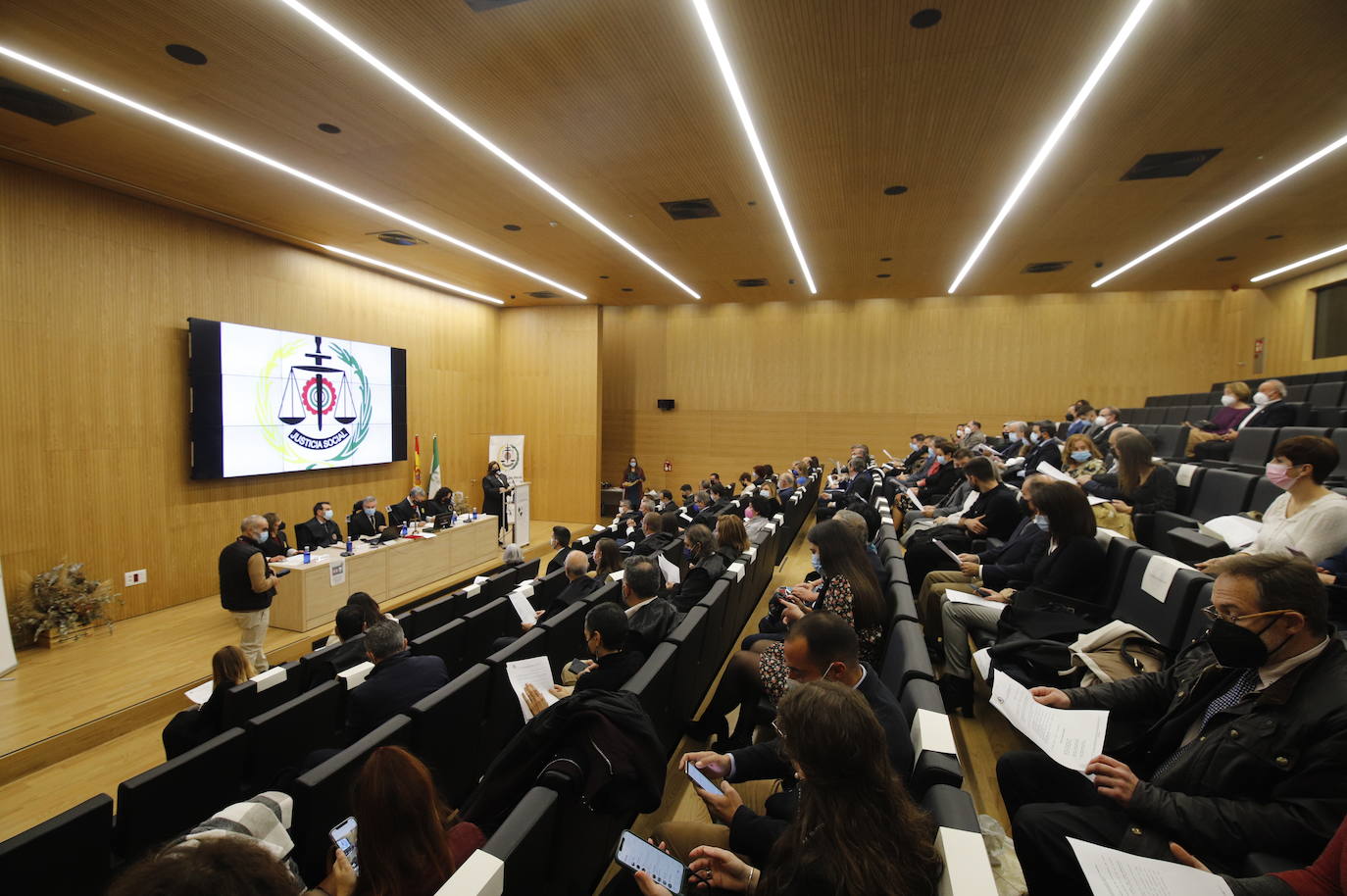 El acto de jura y entrega de reconocimientos a graduados sociales de Córdoba, en imágenes