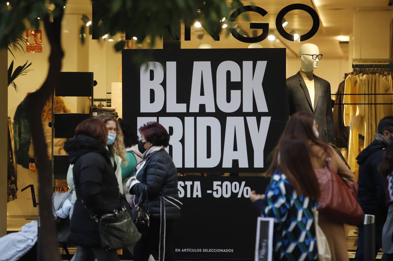 Black Friday 2021 | En imágenes, colas y calles llenas en Córdoba por los descuentos