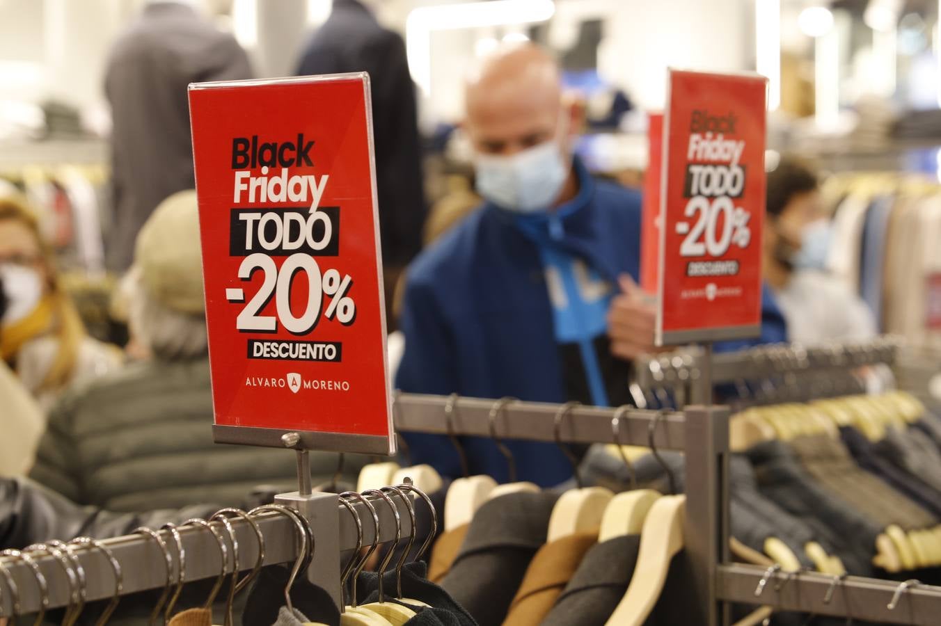 Black Friday 2021 | En imágenes, colas y calles llenas en Córdoba por los descuentos