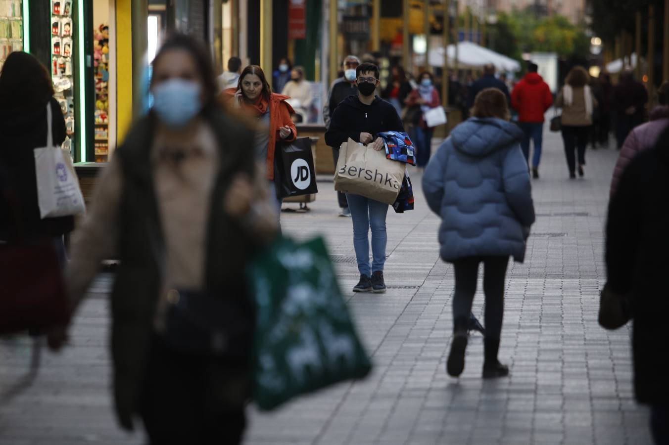 Black Friday 2021 | En imágenes, colas y calles llenas en Córdoba por los descuentos