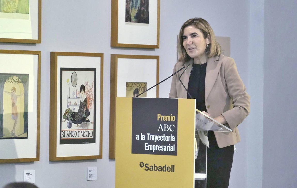 La consejera de Empleo, Formación y Trabajo Autónomo de la Junta de Andalucía durante la entrega del galardón