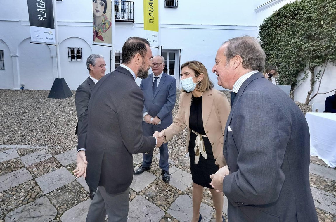 La consejera Rocío Blanco saluda a José María Capitán