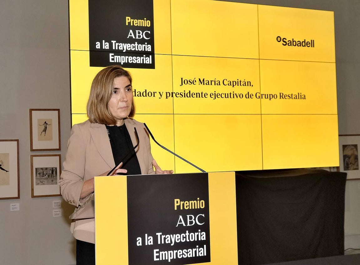 La consejera de Empleo, Formación y Trabajo Autónomo de la Junta de Andalucía, Rocío Blanco, durante la entrega del galardón