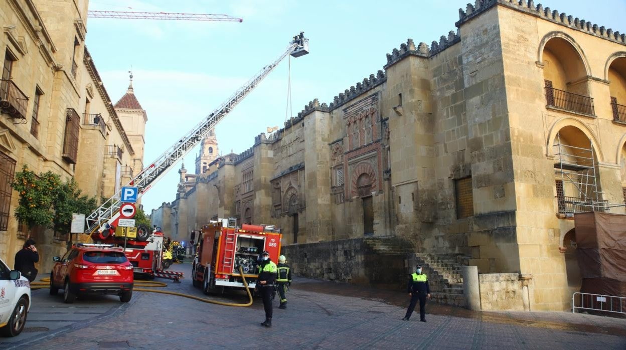 En imágenes, el simulacro de incendio en la Mezquita-Catedral de Córdoba