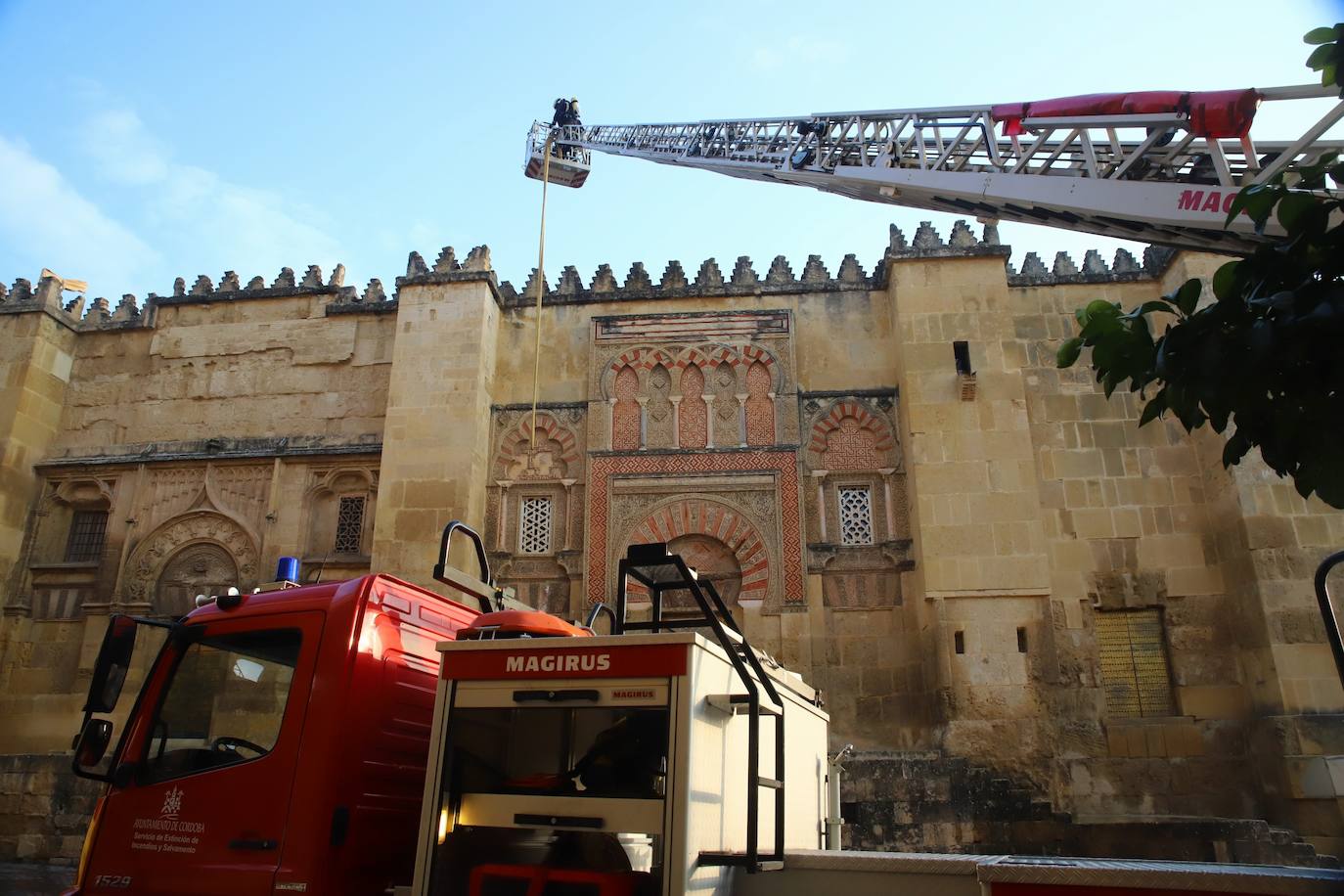 En imágenes, el simulacro de incendio en la Mezquita-Catedral de Córdoba